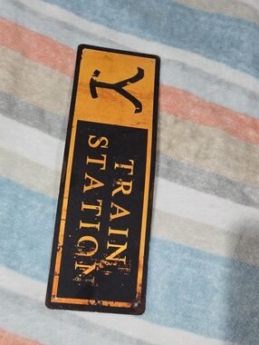 Vintage-Style Train Station Metal Sign - Yellow & Black